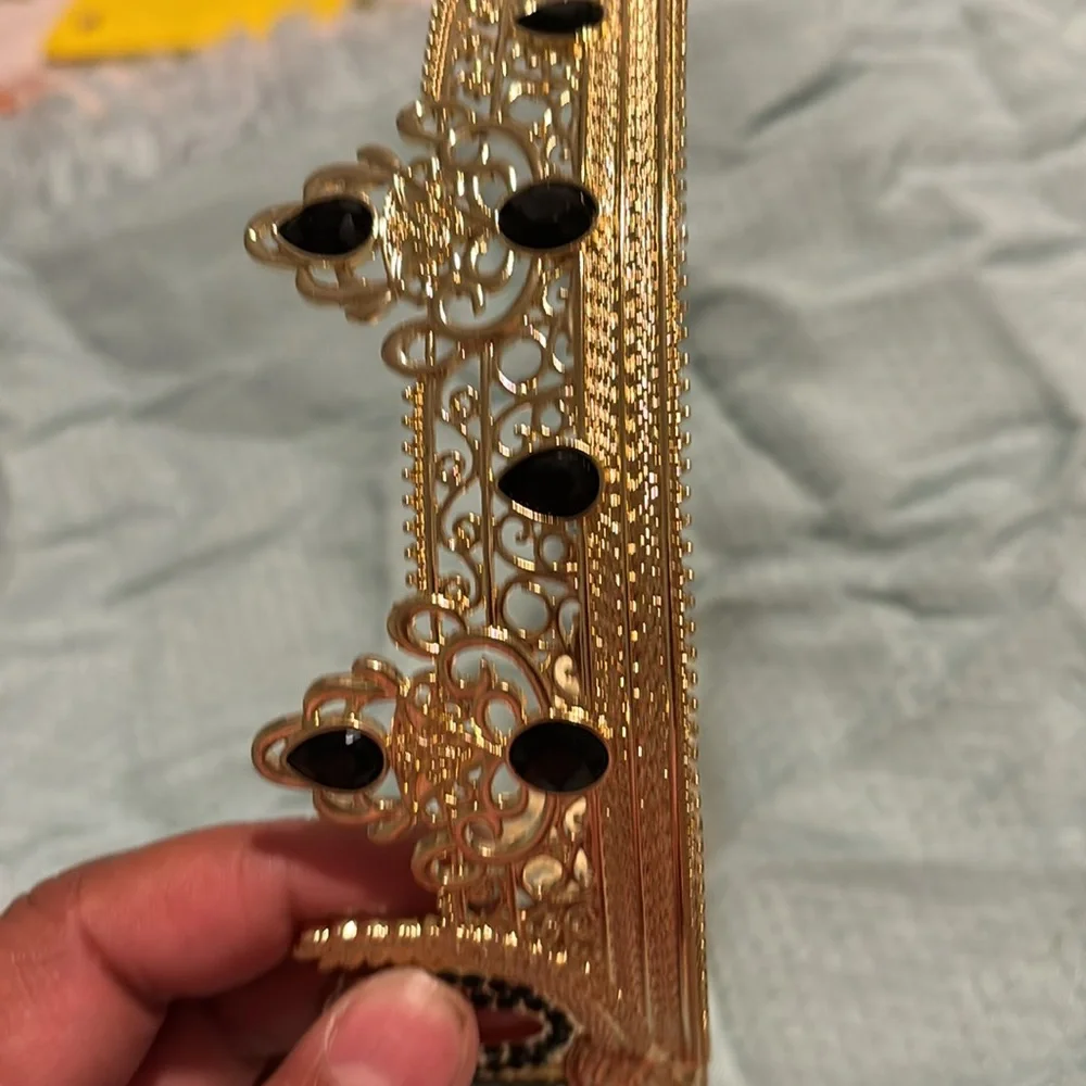Crown - Picture 4 of 6